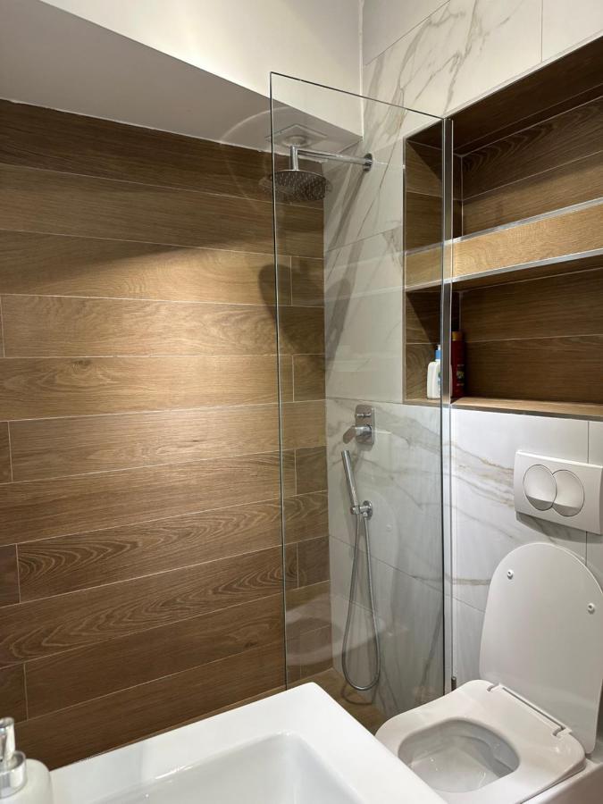 4Seasonsgea , Deluxe Studio , City Centre , Tirana Kültér fotó